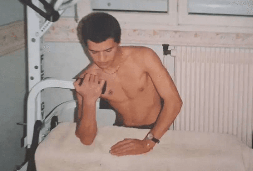 Coach sportif Guignen en séance d’entraînement à domicile