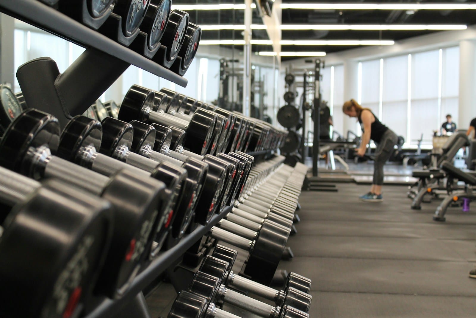 Matériel de musculation utilisé par coach sportif Guignen